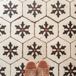 Carrelage - Carreau de ciment ancien

Quand vous devez choisir un sol, plusieurs paramètres existent : le matériau, la couleur, le style et la forme ! 

Vous ne savez que faire ? 
Contactez-moi pour avoir un avis supplémentaire et des conseils avisés ! 😉

#decoratricelyon #deco #decolyon #conseilsdeco #ideesdeco #decoratricedinterieur #decodinterieur #sol #carrelage #carreaudeciment #soldeco #decoratricedinterieurlyon #lyon #renovationappartement #renovationlyon #immolyon #renover #decorer