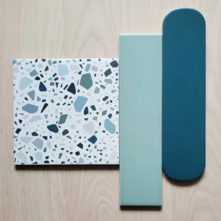 - Carrelage cuisine -
Ohlala, quand je reçois de si beaux échantillons, j'ai envie de tout prendre ! 😍😍😍
Je recherche en ce moment une crédence de cuisine dans les tons bleu, vert. J'ai un penchant je dois vous avouer ! Et vous ?

Décoratrice d'intérieur à Lyon, je vous aide à penser et concevoir vos espaces du quotidien.

#decolyon #carrelage #credence #carreaux #bleuvert #carrelagebleuvert #decoratiodinterieur #decoratricelyon #decorer #lyon #immolyon #renovationappartement #renovationlyon